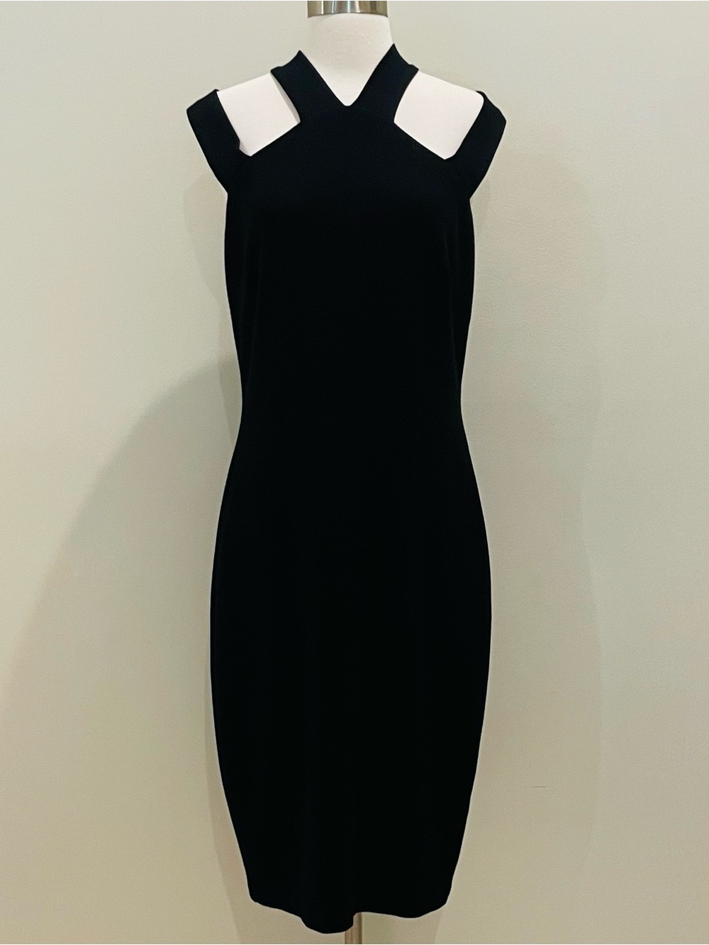 Bailey 44 Black Top with Subtle Sheen